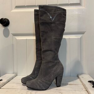 Elegant Gray Knee-High Hush Puppies Women's Boots Size 8M